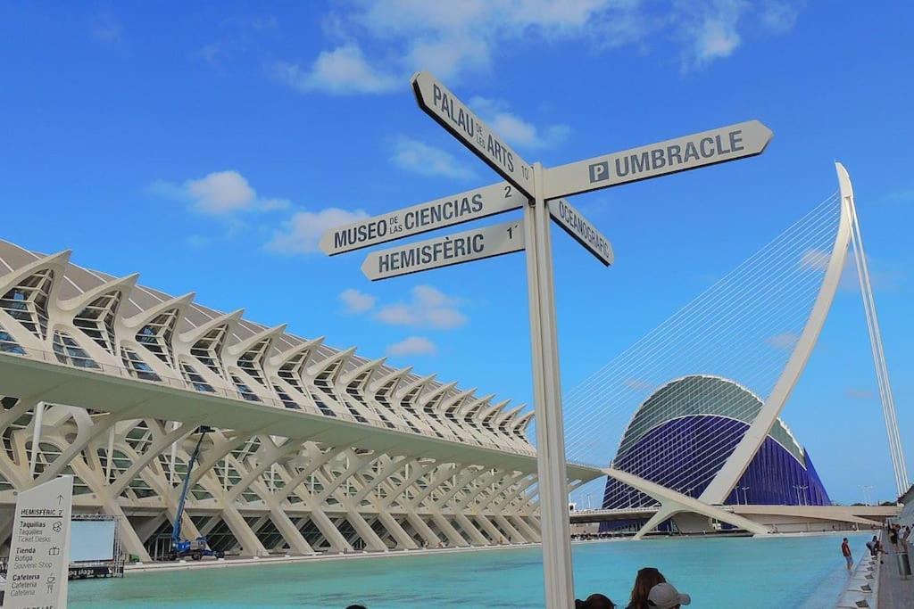 Valencia Las Artes Y Ciencias + Garaje + Netflix Extérieur photo